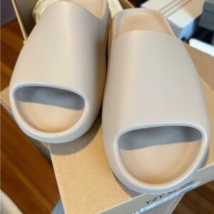 Adidas Yeezy Slide Bone